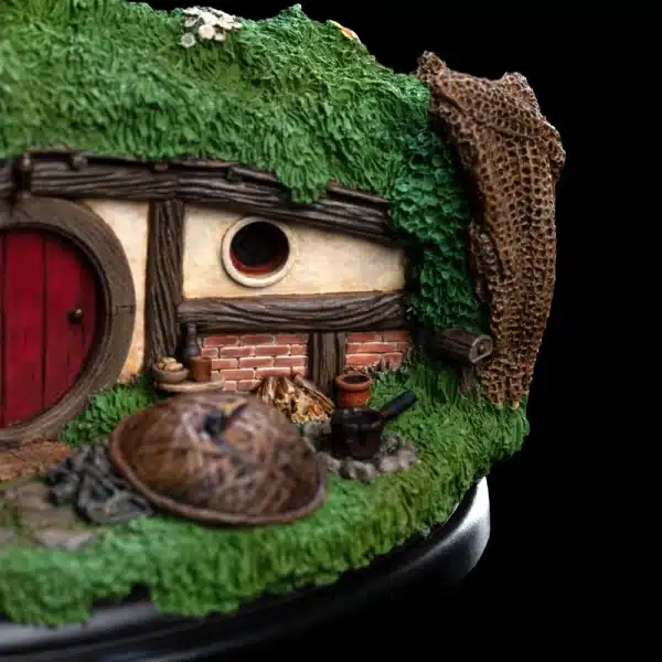 Weta The Hobbit - Environment Statue - Hobbit Hole 31 Lakeside - Image 4