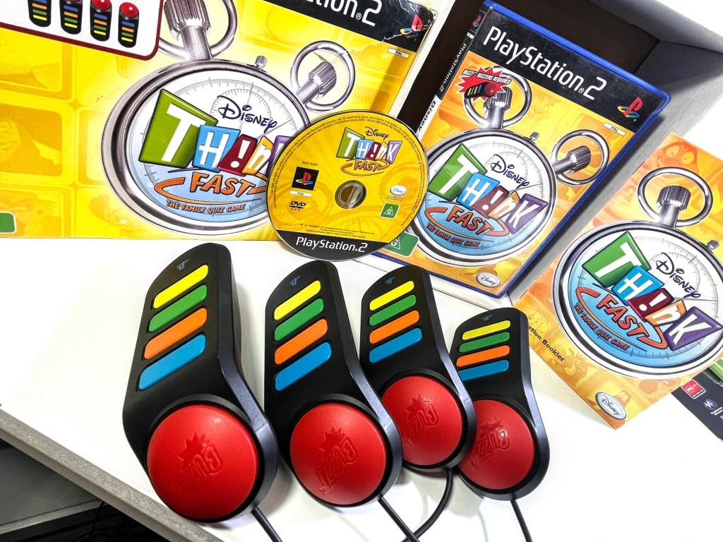 Buzz JUNIOR Disney Think Fast (PS2) *BUZZERS + GAME SET!