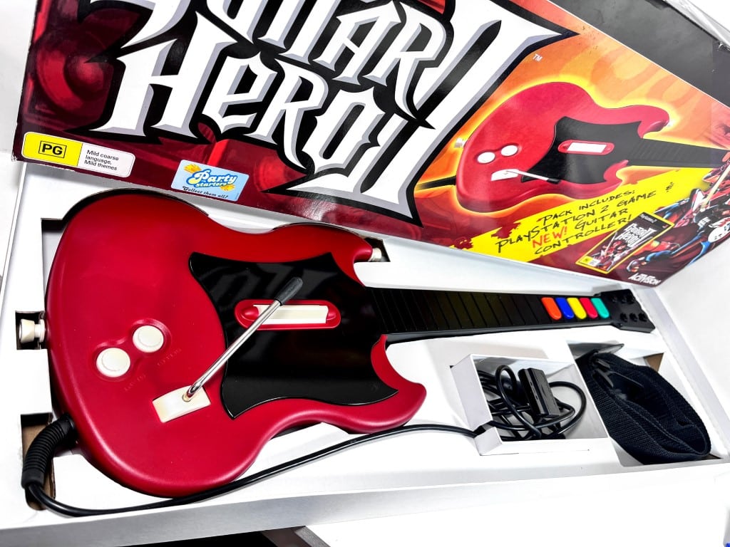 GENUINE PlayStation 2 PS2 RedOctane PSLGH GUITAR *MINT IN BOX*