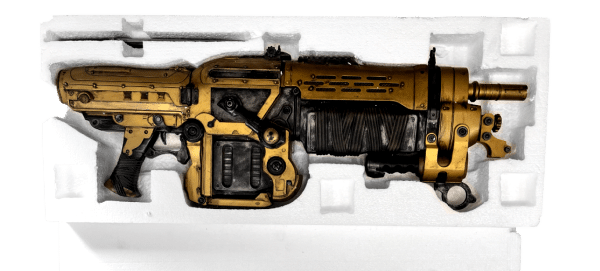 NECA GOLD Gears of War 3 Retro Lancer Replica Gun 1:1 LIFESIZE *MINT IN BOX* - Image 8