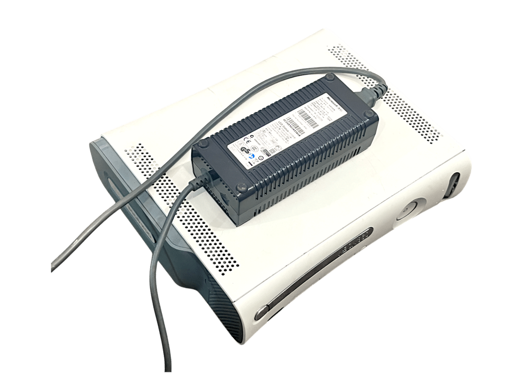 Xbox 360 Console Bundle (First Gen - WHITE) 60GB - Image 4