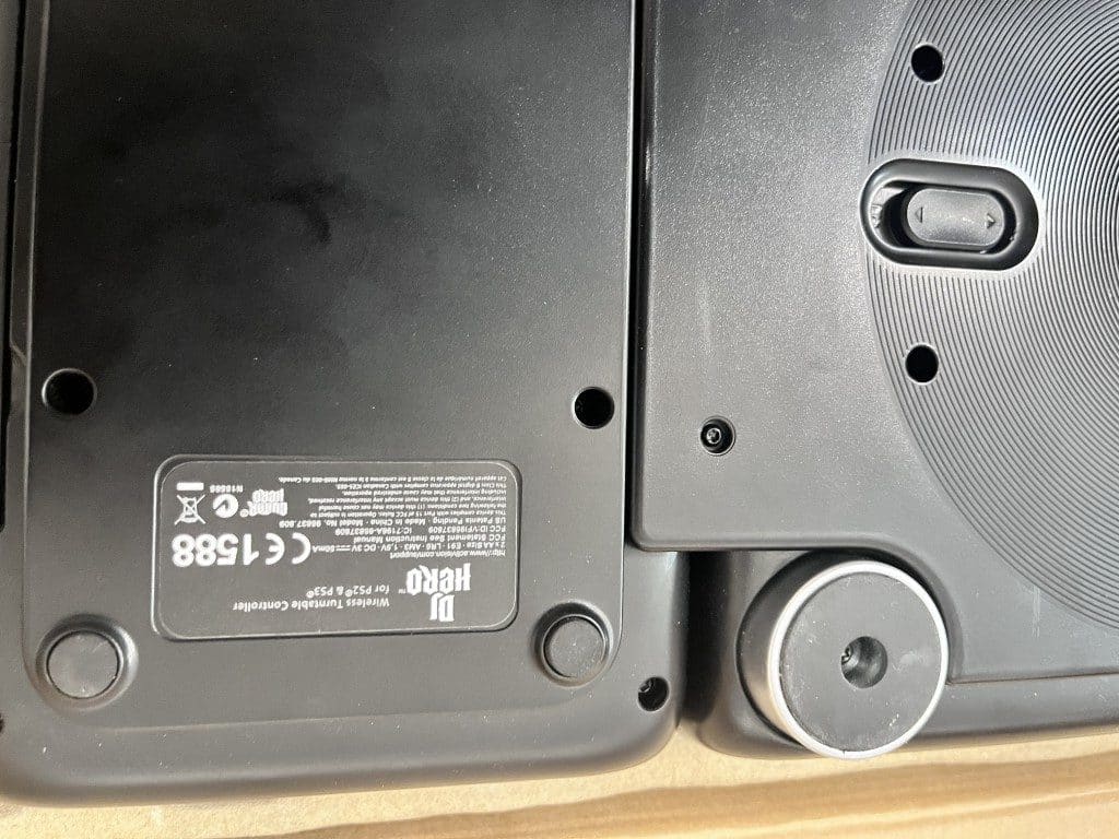 DJ HERO Turntable + Game + Instructions (no dongle) - Image 7