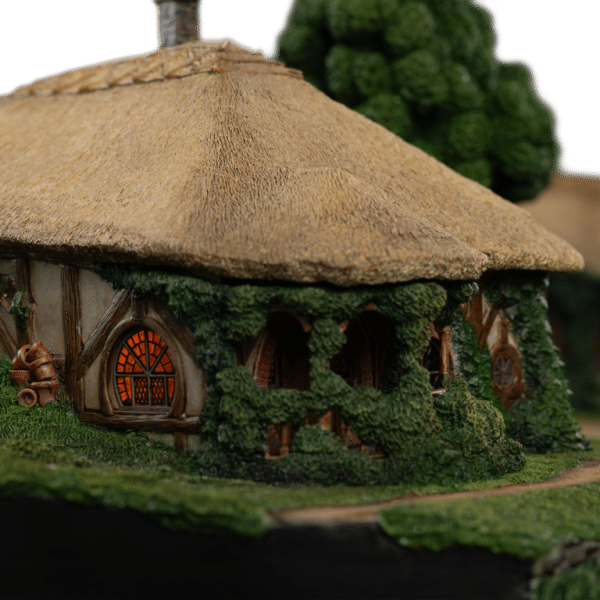 WETA LOTR The Green Dragon Inn (2025) - Image 6