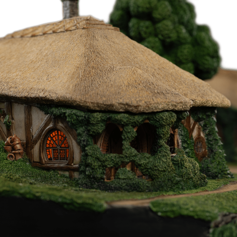 Weta Lord of the Rings: The Green Dragon Inn Environment Statue - Image 6