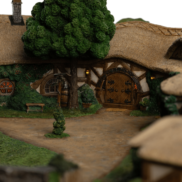 Weta Lord of the Rings: The Green Dragon Inn Environment Statue - Image 8