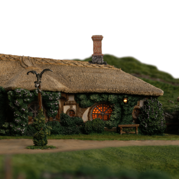 WETA LOTR The Green Dragon Inn (2025) - Image 10