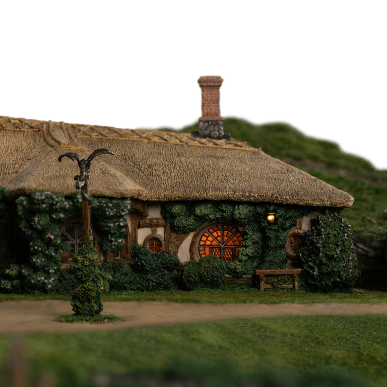 Weta Lord of the Rings: The Green Dragon Inn Environment Statue - Image 10