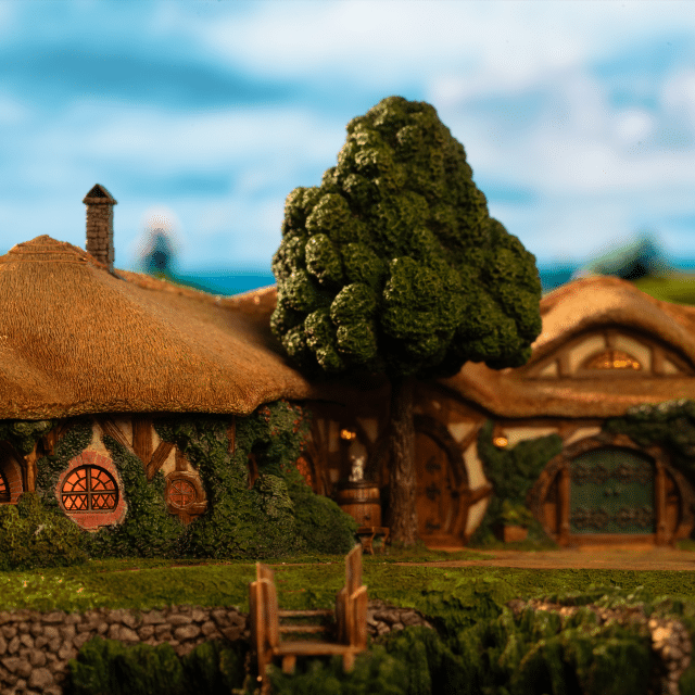 Weta Lord of the Rings: The Green Dragon Inn Environment Statue - Image 16