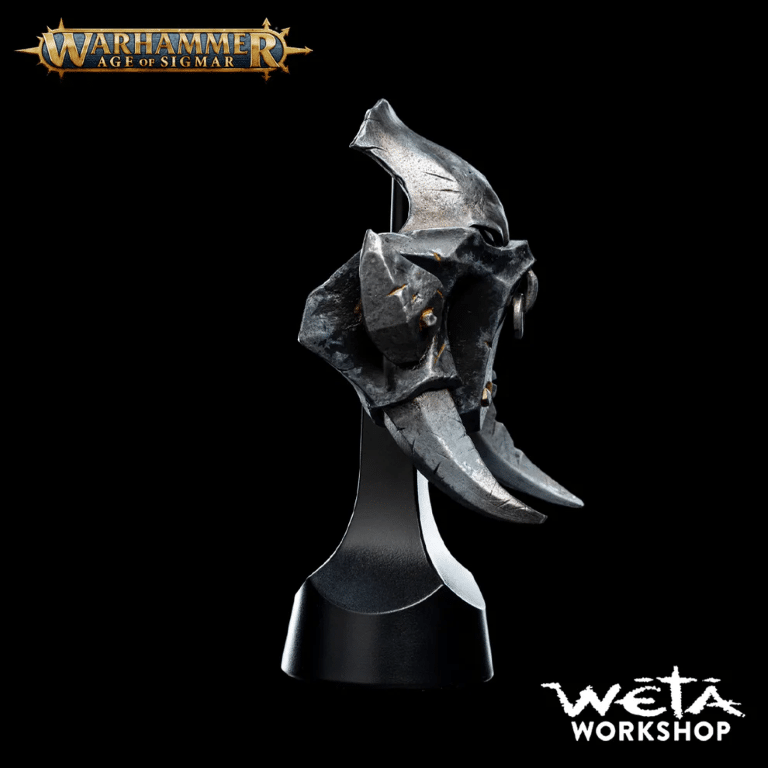 WETA Warhammer: Age of Sigmar - Orruk Ardboy Helmet - Image 3