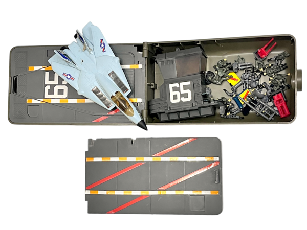 Vintage 1987 Galoob Toys Army Gear Aircraft Carrier + Figures - Image 3