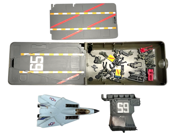 Vintage 1987 Galoob Toys Army Gear Aircraft Carrier + Figures - Image 8