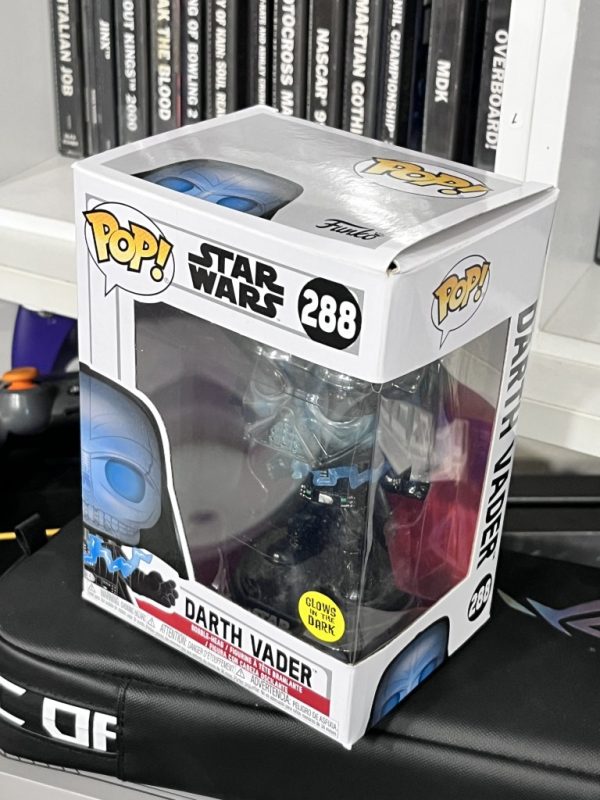 Funko Pop! Darth Vader Glow in the Dark #288 (Star Wars) - Image 6