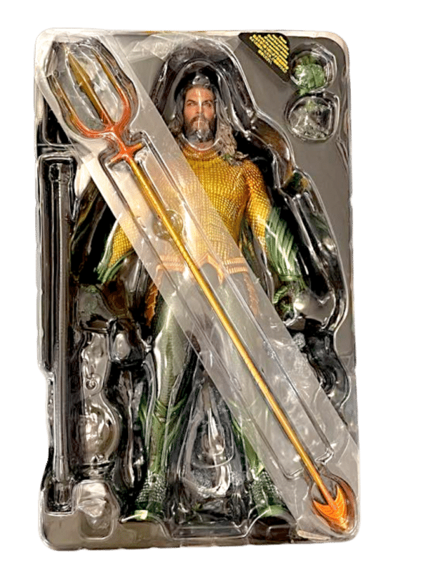 Aquaman 1/6 Scale Collectible Figure (Hot Toys) - Image 4