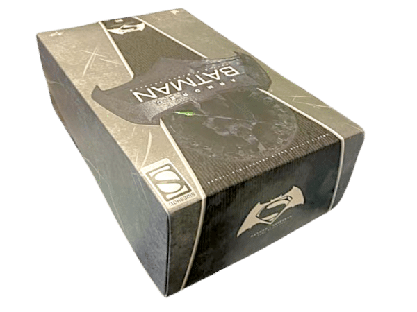 Batman Armoured Battle Damaged w/ Kryptonite Spear (Hot Toys) - Image 7
