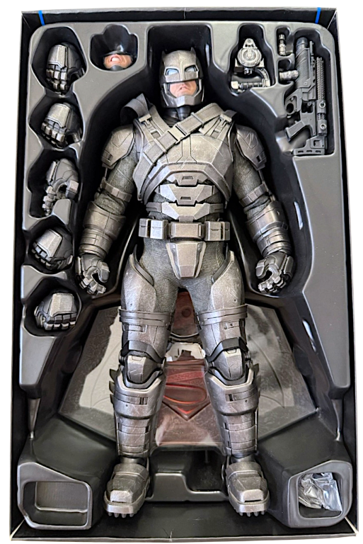 Armored Batman (Batman v Superman) 1/6 (Hot Toys) - Image 2