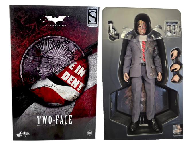 Two-Face (The Dark Knight) 1/6 Scale (Hot Toys Exclusive)