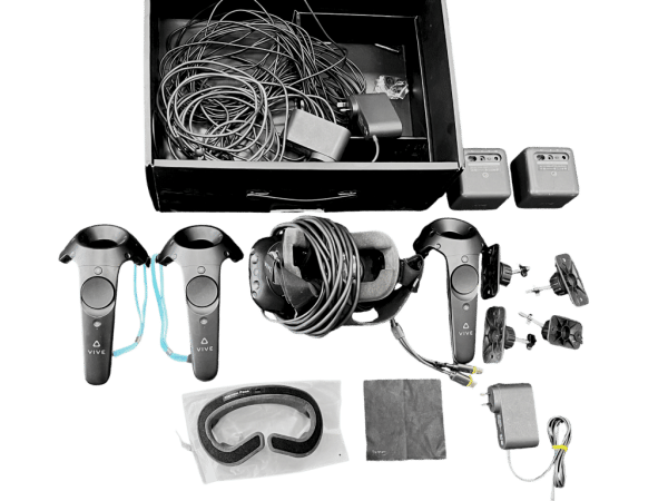 HTC Vive Virtual Reality Headset Bundle (PC) BOXED - Image 2