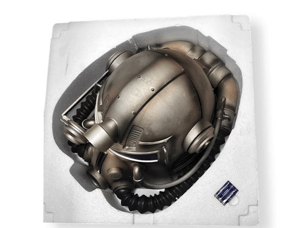 Fallout 76 Power Armor Edition PS4 ENORMOUS Wearable Helmet Bundle (NEW) - Image 8